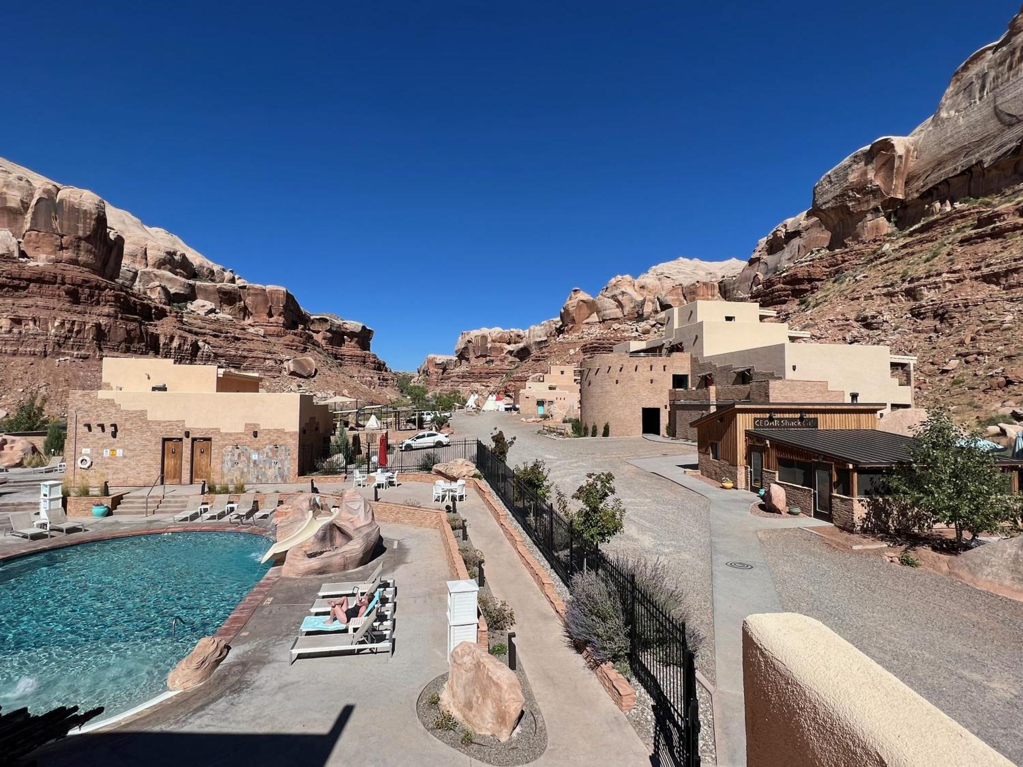 Bluff Dwellings Resort エクステリア 写真