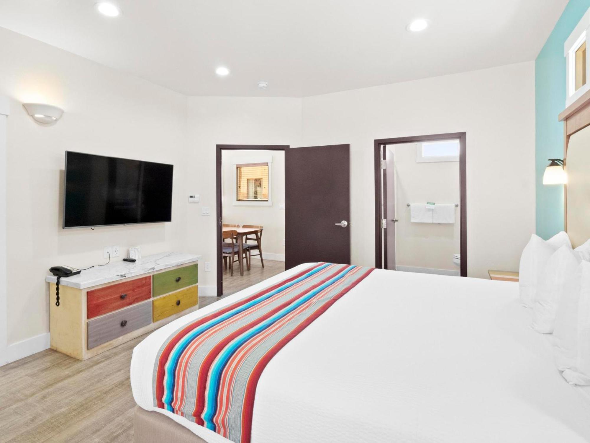 Bluff Dwellings Resort エクステリア 写真