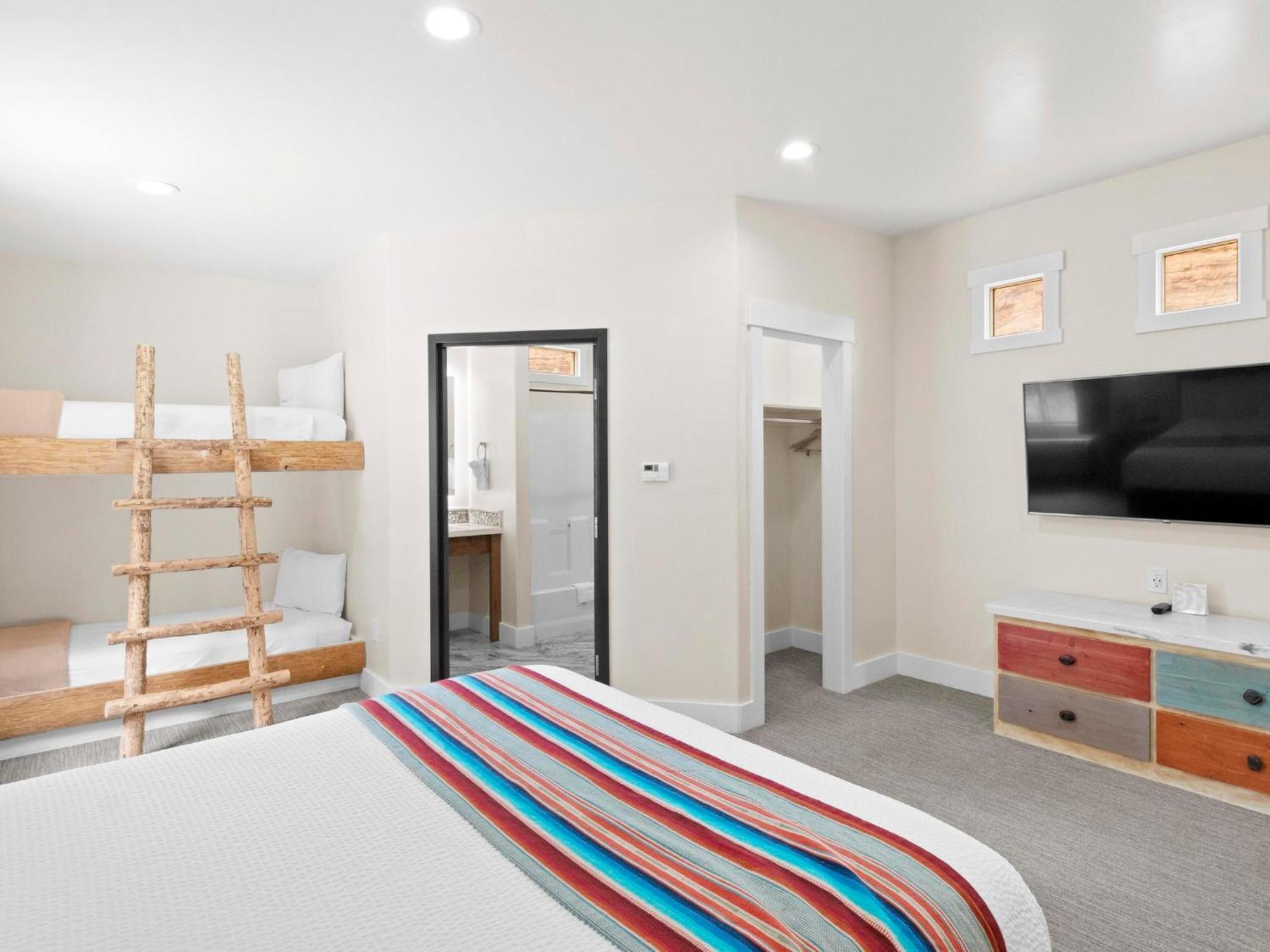 Bluff Dwellings Resort エクステリア 写真