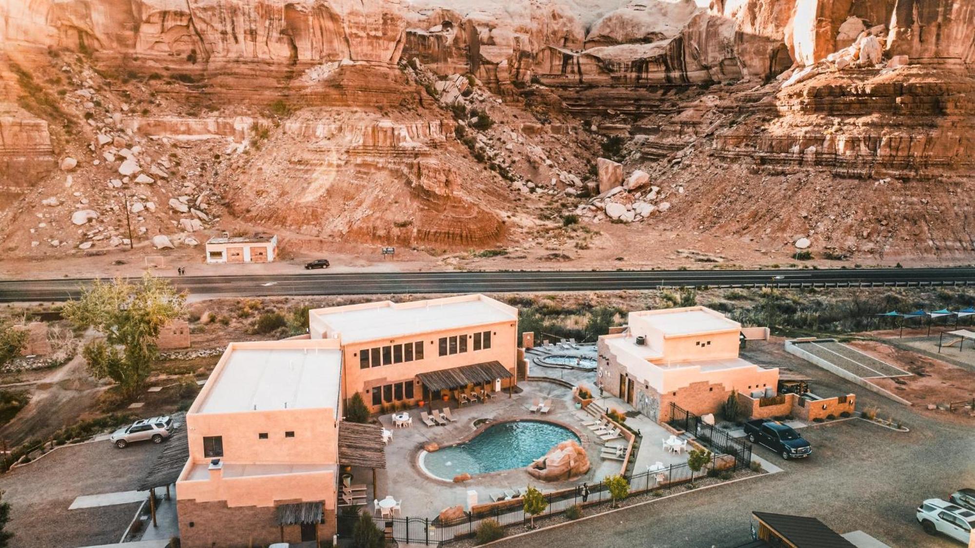 Bluff Dwellings Resort エクステリア 写真